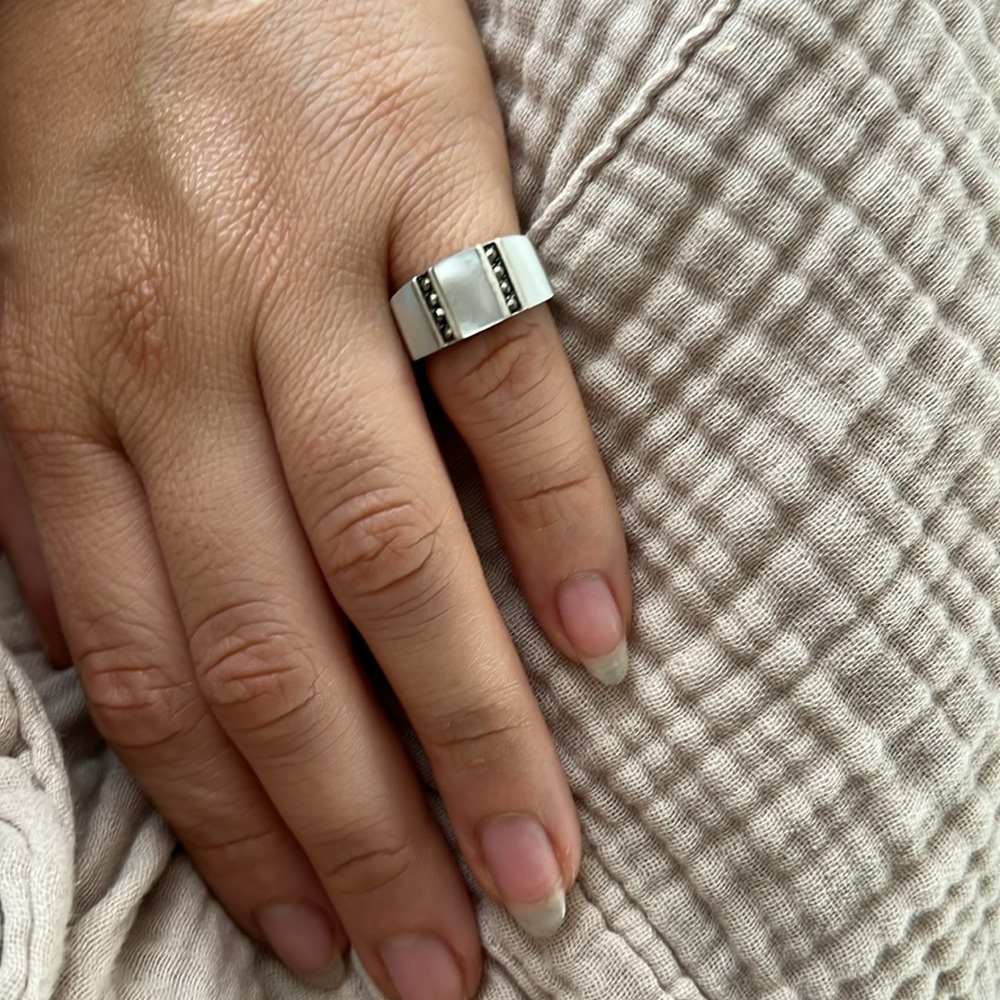 Pure Silver and Mother of Pearl Ring